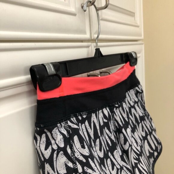 Ivivva by Lululemon girls lined branded print athletic shorts - Picture 4 of 10